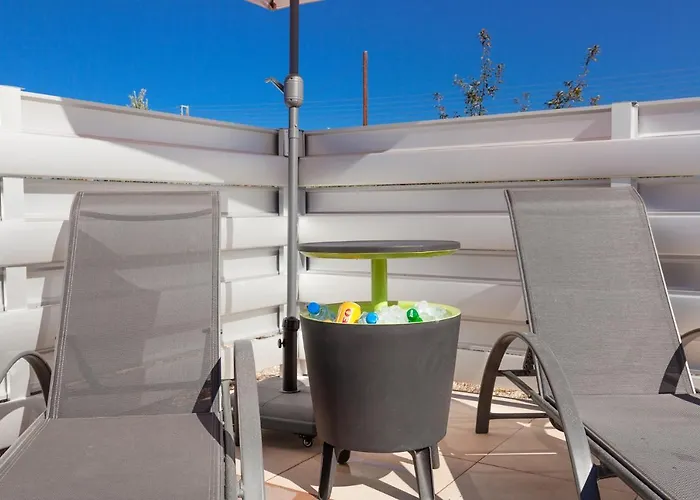 Alkistias & Konstantinos ラッチ